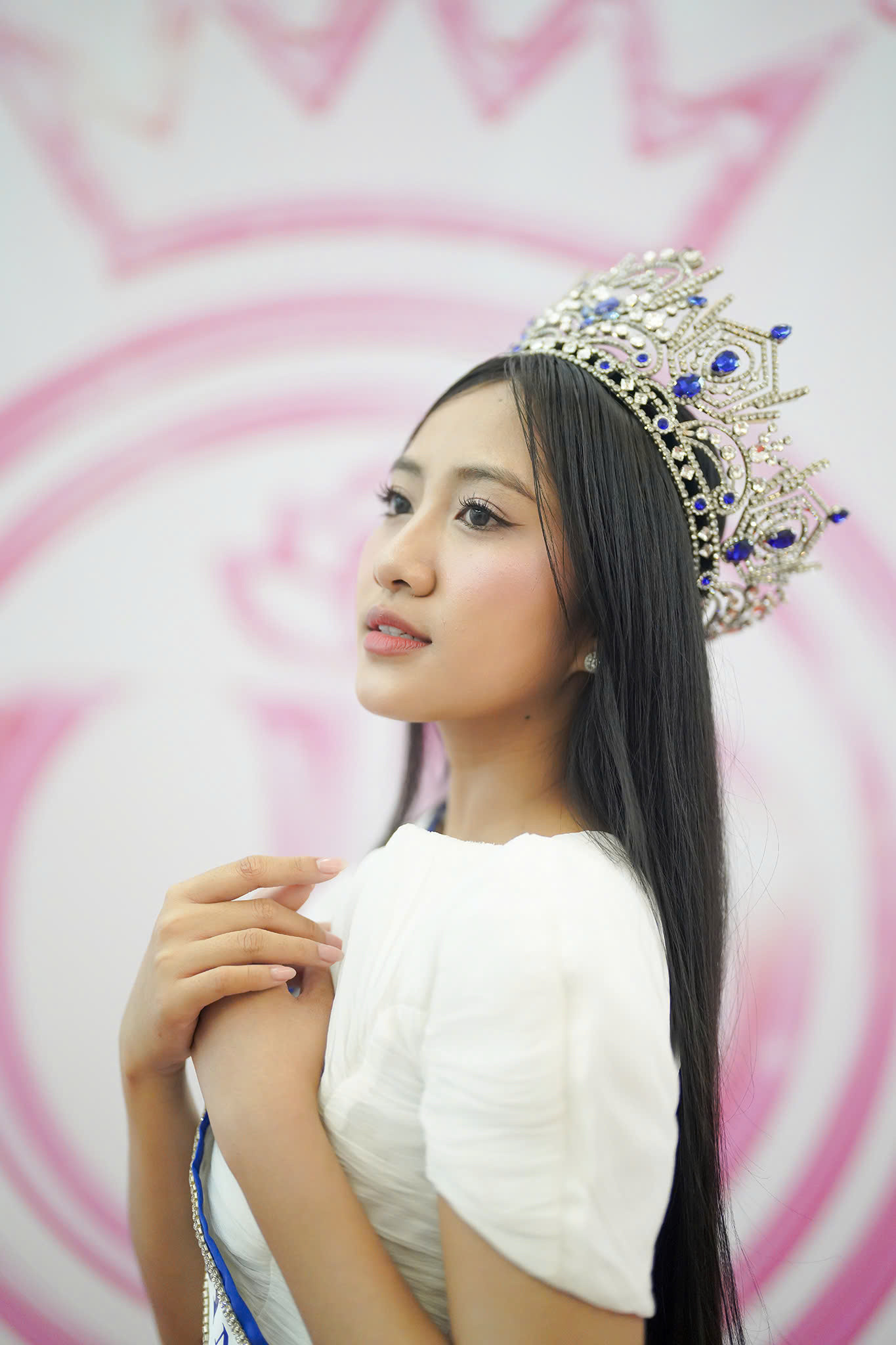 Hoa khôi Đại học Tài chính - Marketing bày tỏ quyết tâm trong hành trình chinh phục vương miện Hoa hậu Việt Nam 2024. “Khi tham gia bất cứ cuộc thi nào, tôi đặt hết tâm trí và cố gắng đi xa nhất có thể. Dù áp lực, tôi sẽ không ngừng tiến lên”, cô nói. Hoa khôi Đại học Tài chính - Marketing bày tỏ quyết tâm trong hành trình chinh phục vương miện Hoa hậu Việt Nam 2024. “Khi tham gia bất cứ cuộc thi nào, tôi đặt hết tâm trí và cố gắng đi xa nhất có thể. Dù áp lực, tôi sẽ không ngừng tiến lên”, cô nói.