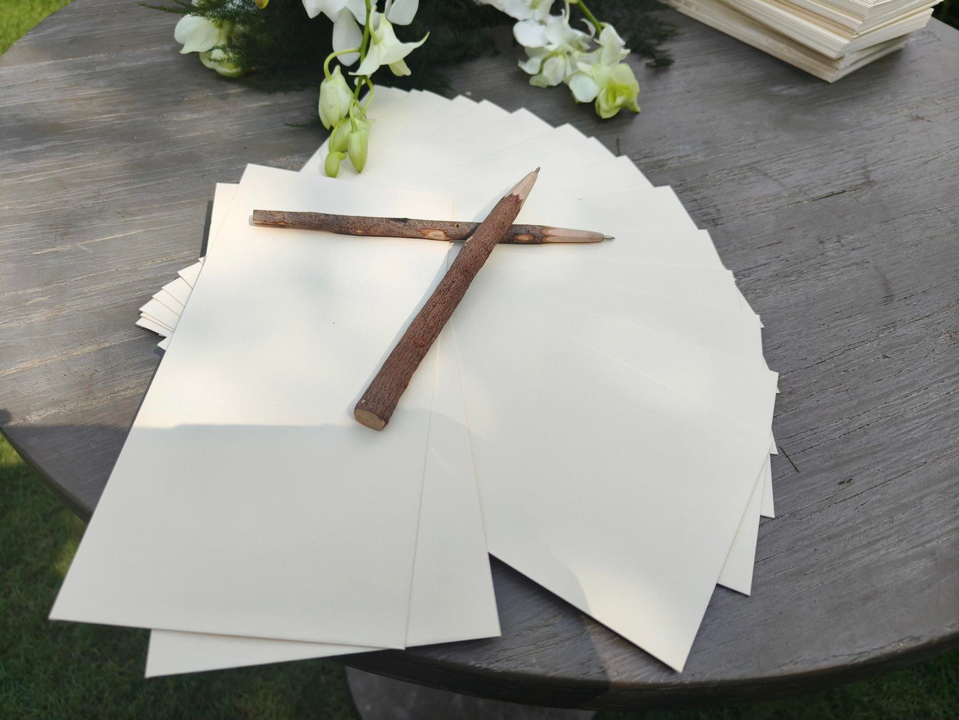 Lễ thành đôi của Vũ Cát Tường và bạn gái dự kiến có hơn 100 khách mời gồm gia đình 2 bên, bạn bè và một số khán giả ngẫu nhiên trong FC của Vũ Cát Tường.