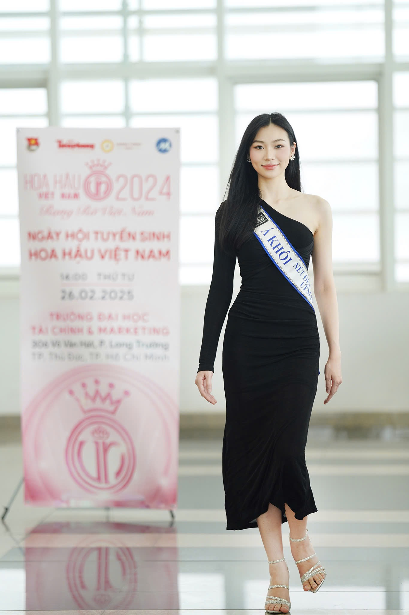 Nhiều nữ sinh tại các đại học trên địa bàn TPHCM tham dự ngày hội tuyển sinh Hoa hậu Việt Nam 2024 tại Đại học Tài chính Marketing.