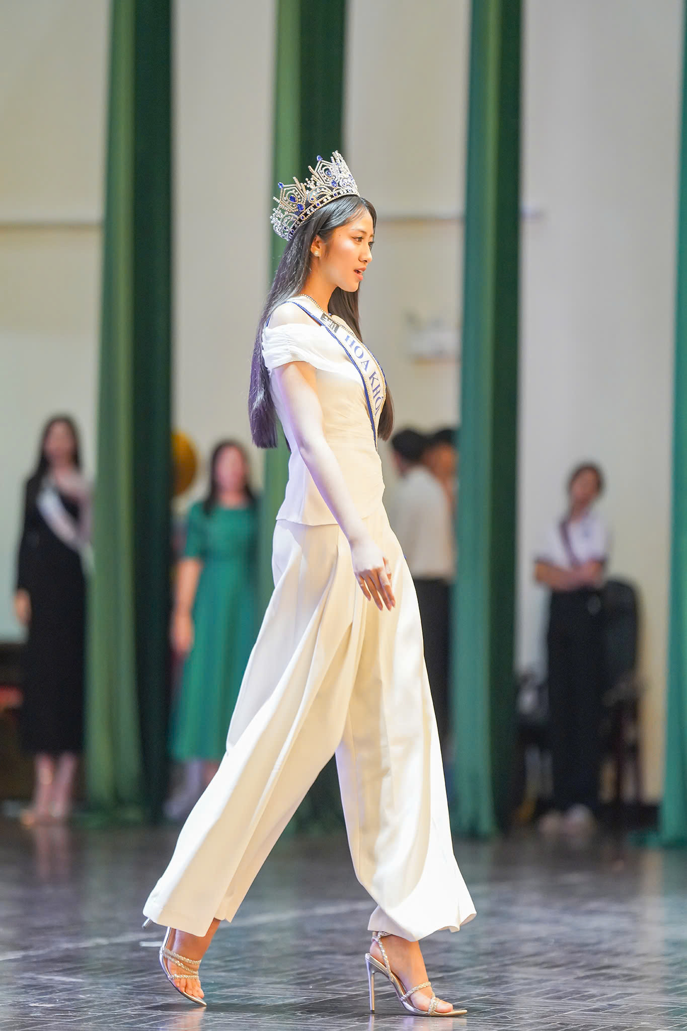 Hà Trúc Linh có chiều cao 1,72 m, nặng 54 kg, số đo ba vòng 84-65-95 cm. Trúc Linh cho rằng đó là điểm khác biệt khiến cô nổi bật giữa đám đông. Hà Trúc Linh có chiều cao 1,72 m, nặng 54 kg, số đo ba vòng 84-65-95 cm. Trúc Linh cho rằng đó là điểm khác biệt khiến cô nổi bật giữa đám đông.