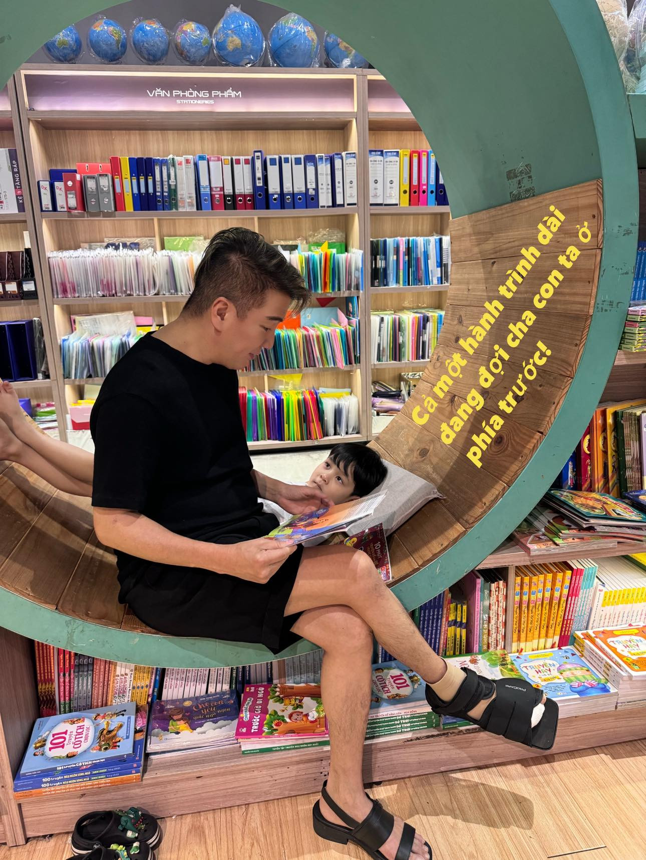 Trong những hình ảnh do Đàm Vĩnh Hưng đăng tải tháng 3/2024 cho thấy ngón chân cái của nam ca sĩ không hề dập nát như thông tin trong livestream. Trong những hình ảnh do Đàm Vĩnh Hưng đăng tải tháng 3/2024 cho thấy ngón chân cái của nam ca sĩ không hề dập nát như thông tin trong livestream.