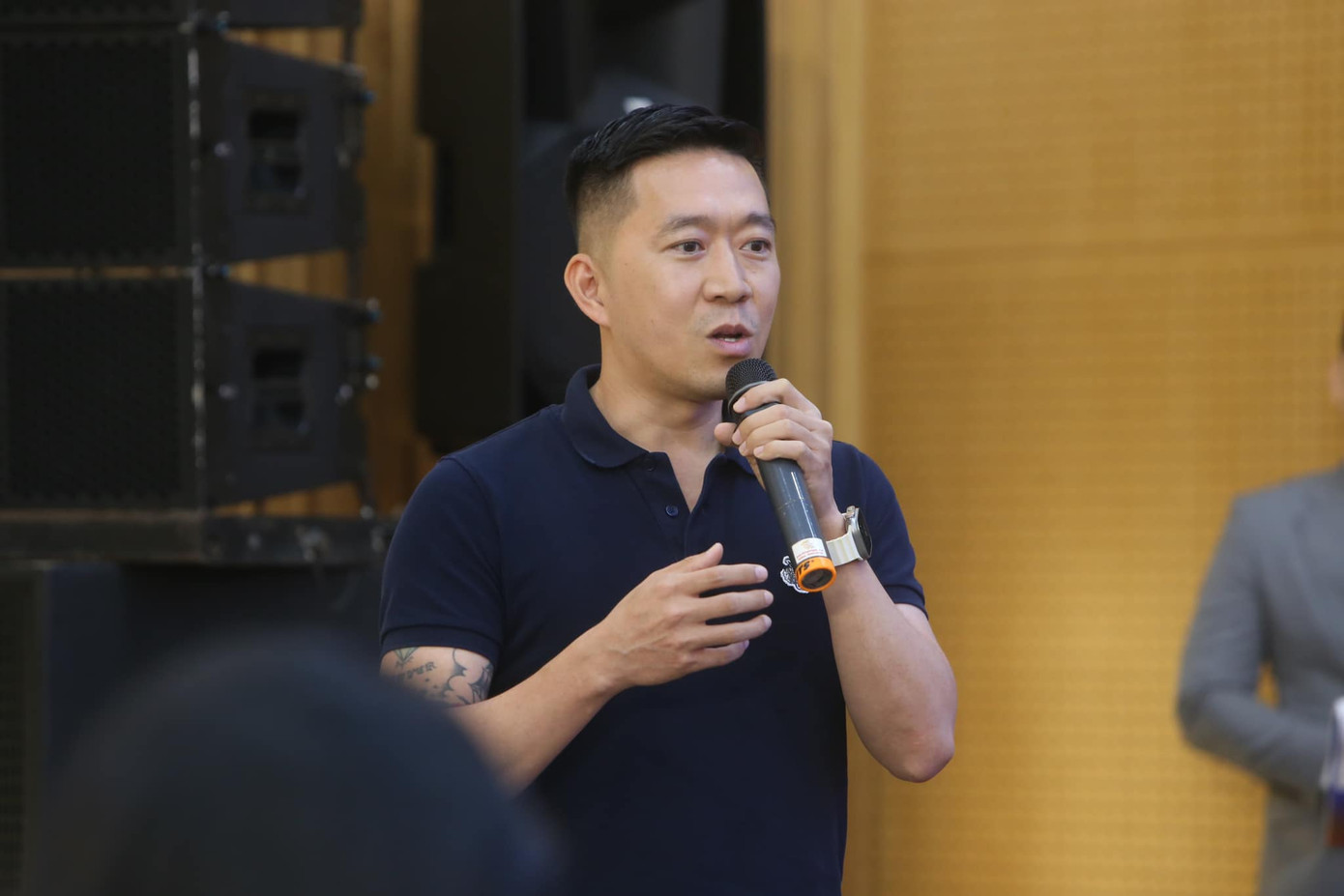 Đạo diễn Hoàng Nam bức xúc cho rằng bản thân bị tấn công và Đèn âm hồn là nạn nhân của truyền thông bẩn. Đạo diễn Hoàng Nam bức xúc cho rằng bản thân bị tấn công và Đèn âm hồn là nạn nhân của truyền thông bẩn.