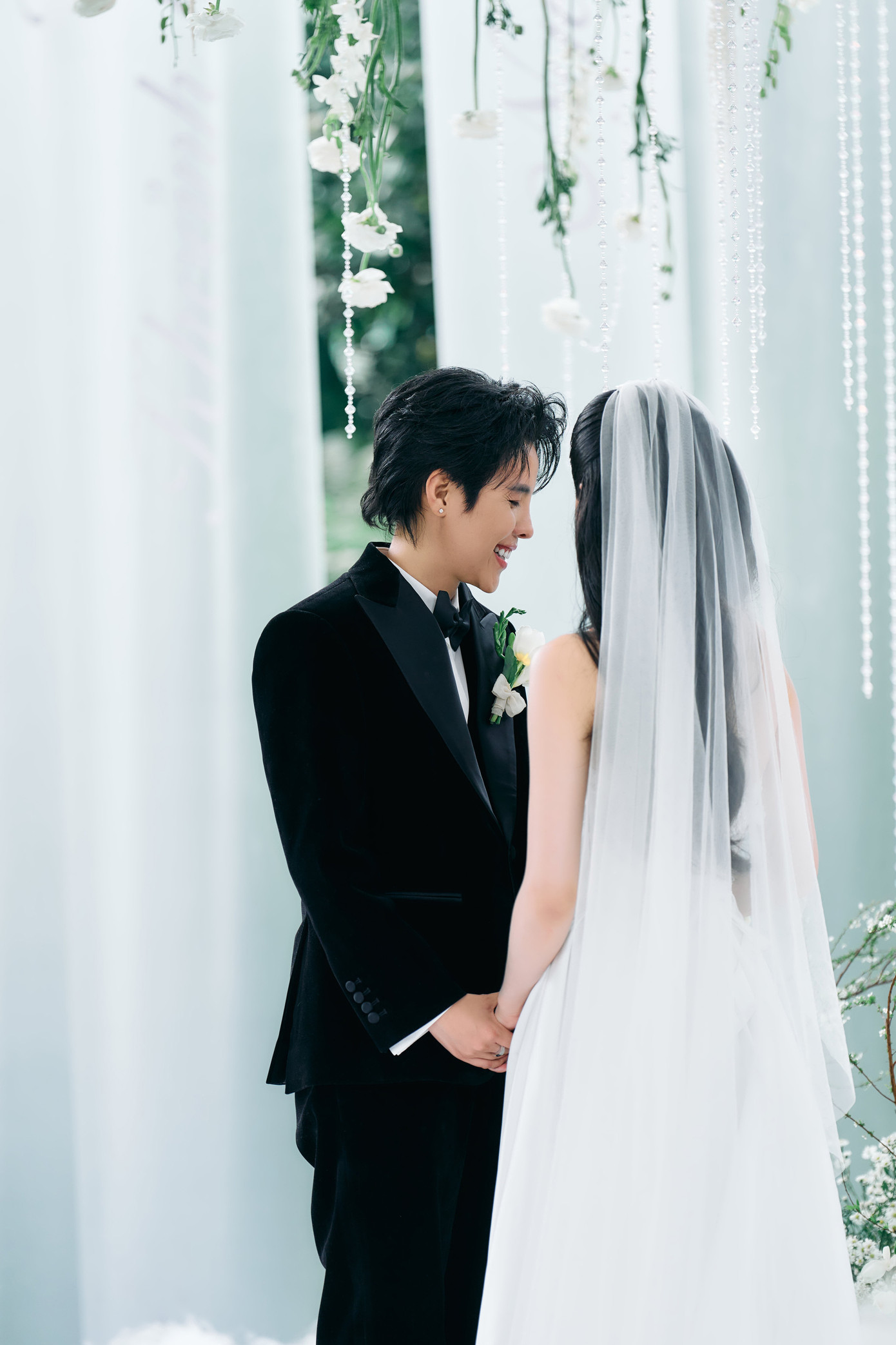 &quot;Từ ngày yêu em, anh đời hơn, vui hơn, anh sống nhiều hơn là chạy, thong dong hơn trên hành trình vạn dặm của mình&quot;, Vũ Cát Tường chia sẻ.