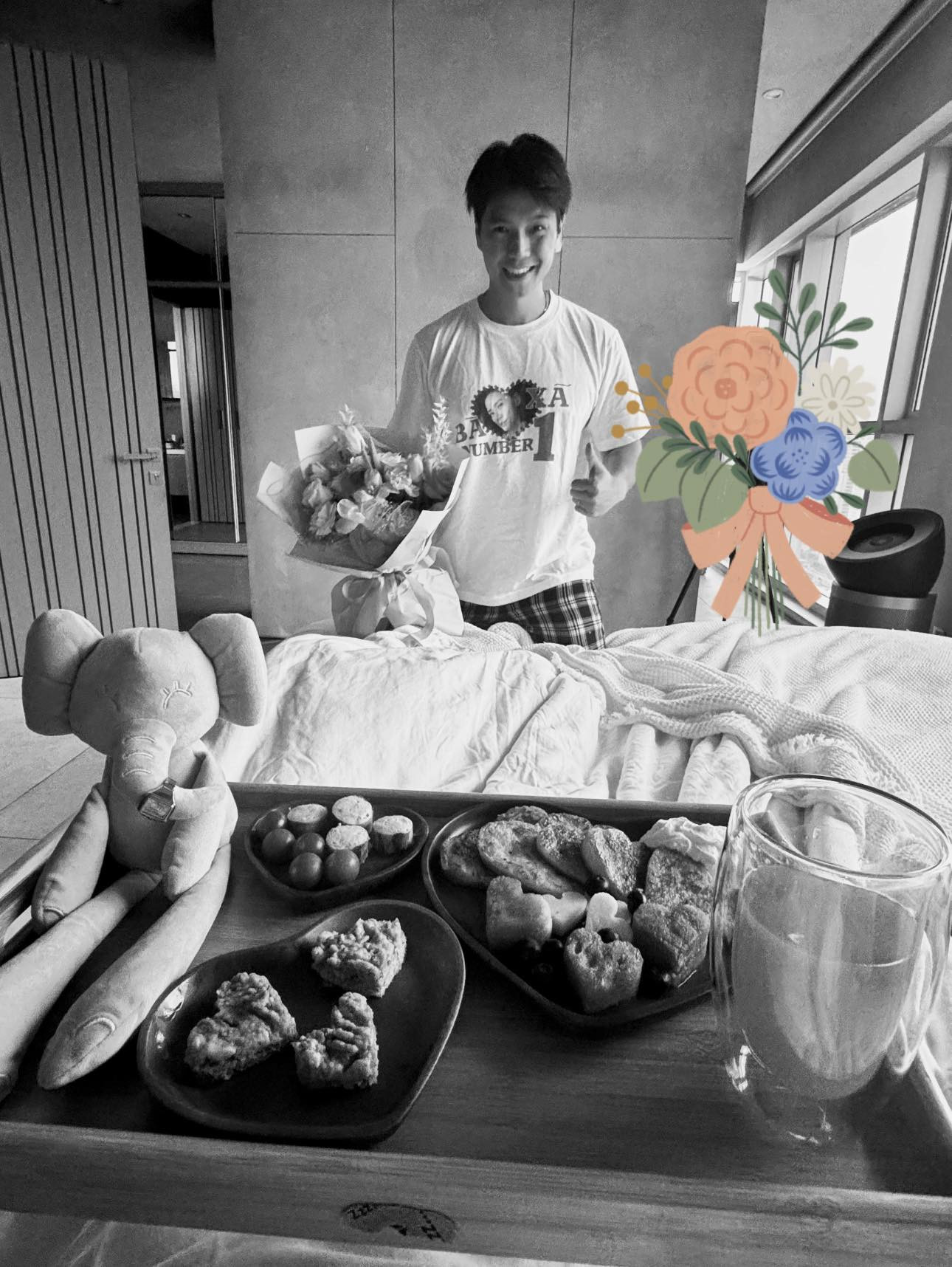 Ngô Thanh Vân cảm ơn bạn đời vì những điều tinh tế anh dành tặng cô trong ngày đặc biệt. Theo Ngô Thanh Vân, sự đáng yêu của chồng mang đến cho cô nhiều hạnh phúc hơn bất cứ món quà xa xỉ nào. Ngô Thanh Vân cảm ơn bạn đời vì những điều tinh tế anh dành tặng cô trong ngày đặc biệt. Theo Ngô Thanh Vân, sự đáng yêu của chồng mang đến cho cô nhiều hạnh phúc hơn bất cứ món quà xa xỉ nào.