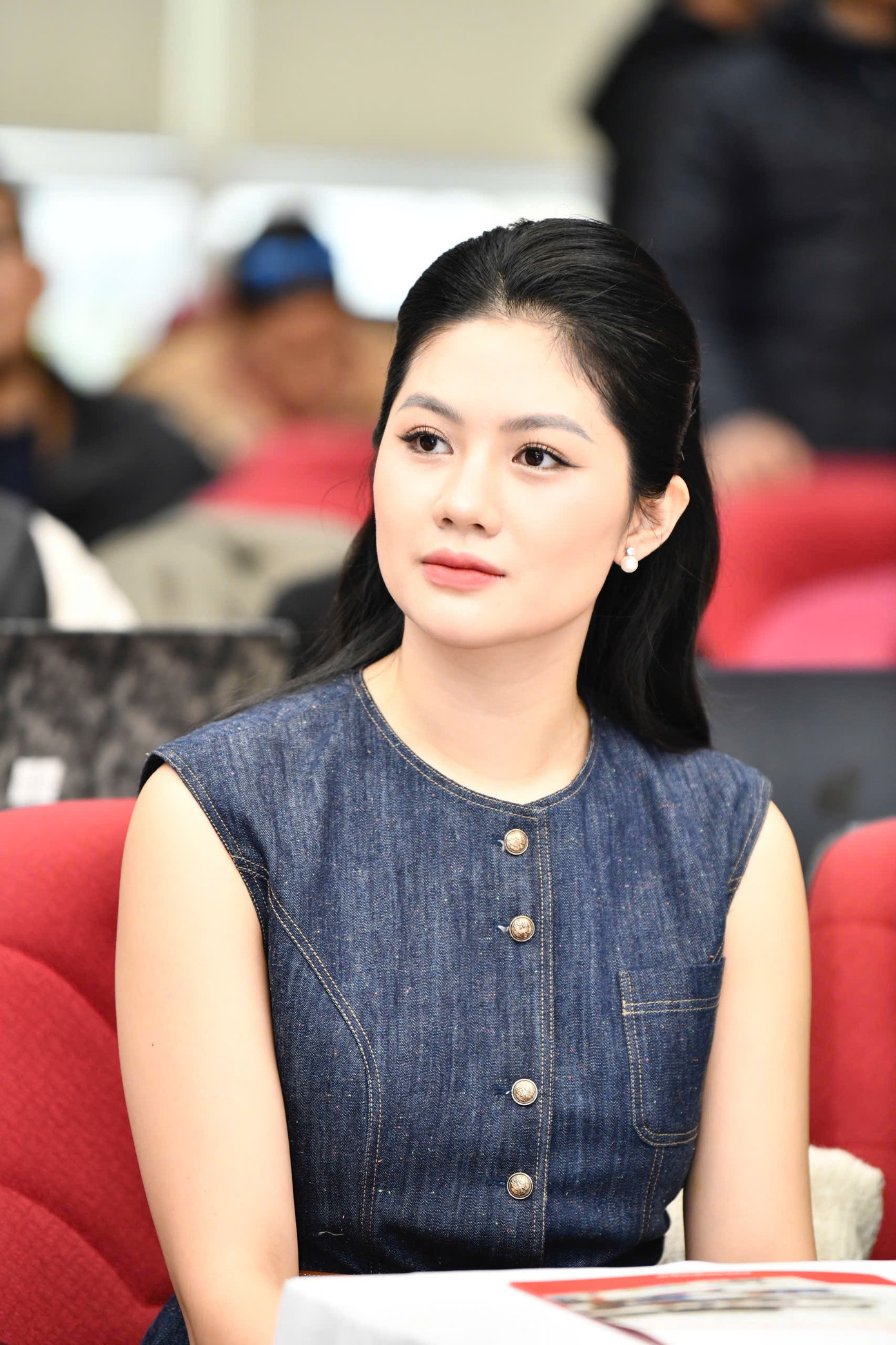 Chia sẻ với Tiền Phong, người đẹp Vũ Hương Giang cho biết cô tự hào, xúc động khi tham dự họp báo Giải thưởng Gương mặt trẻ Việt Nam tiêu biểu 2024. “Đây là sự kiện quan trọng nhằm tôn vinh những đóng góp và thành tựu xuất sắc của các bạn trẻ trong cộng đồng. Ngoài ra, Giải thưởng cũng là sự động viên, khích lệ những nỗ lực và đam mê của các bạn trẻ tạo nên một số thay đổi tích cực trong xã hội”, Vũ Hương Giang nói.