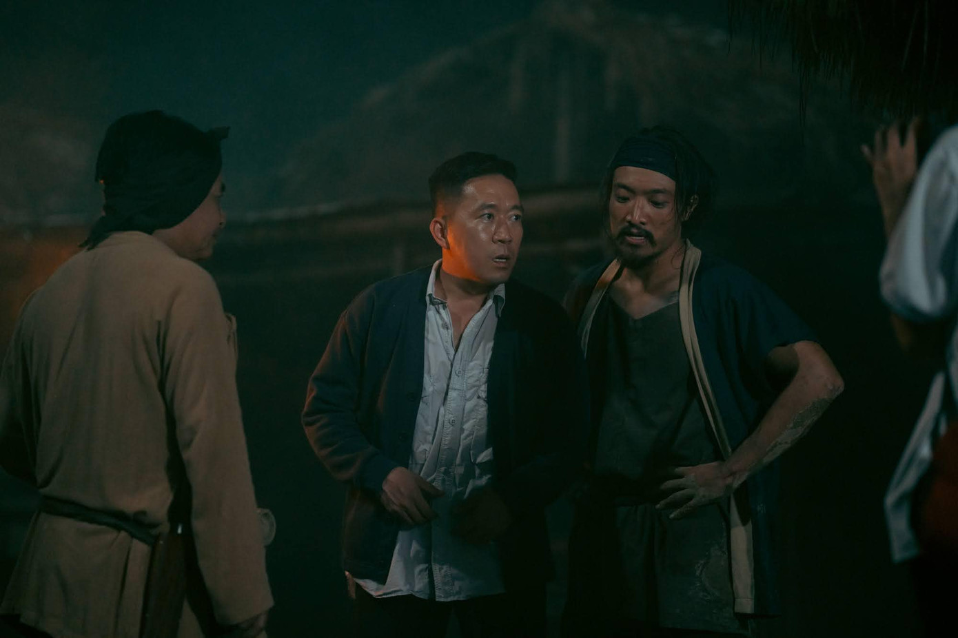 Đạo diễn Hoàng Nam tại bối cảnh Đèn âm hồn. Đạo diễn Hoàng Nam tại bối cảnh Đèn âm hồn.