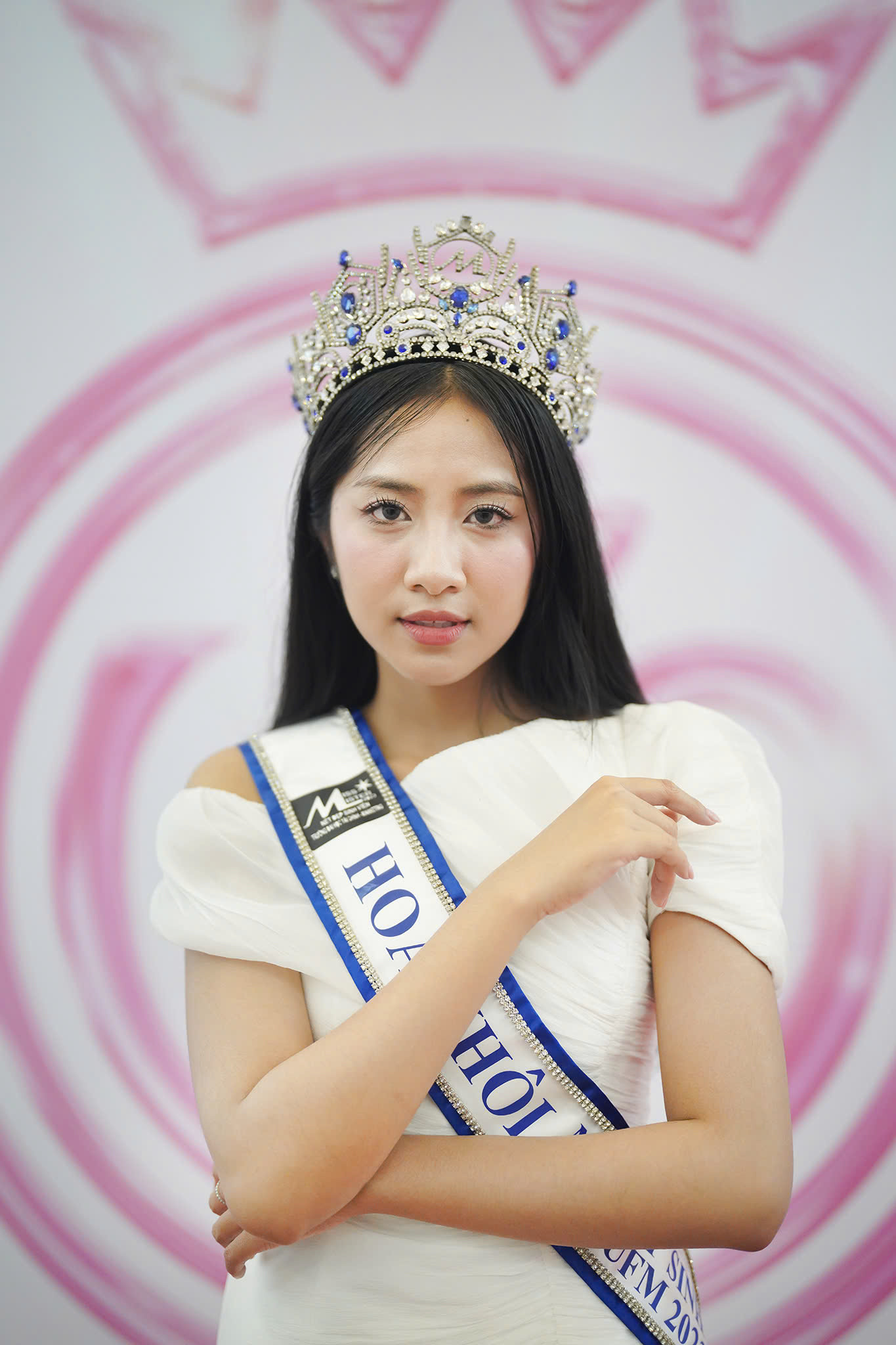 Trúc Linh chia sẻ việc từng tham gia cuộc thi hoa khôi cấp trường và giành danh hiệu giúp cô bớt áp lực khi ghi danh ở Hoa hậu Việt Nam 2024. Trúc Linh chia sẻ việc từng tham gia cuộc thi hoa khôi cấp trường và giành danh hiệu giúp cô bớt áp lực khi ghi danh ở Hoa hậu Việt Nam 2024.