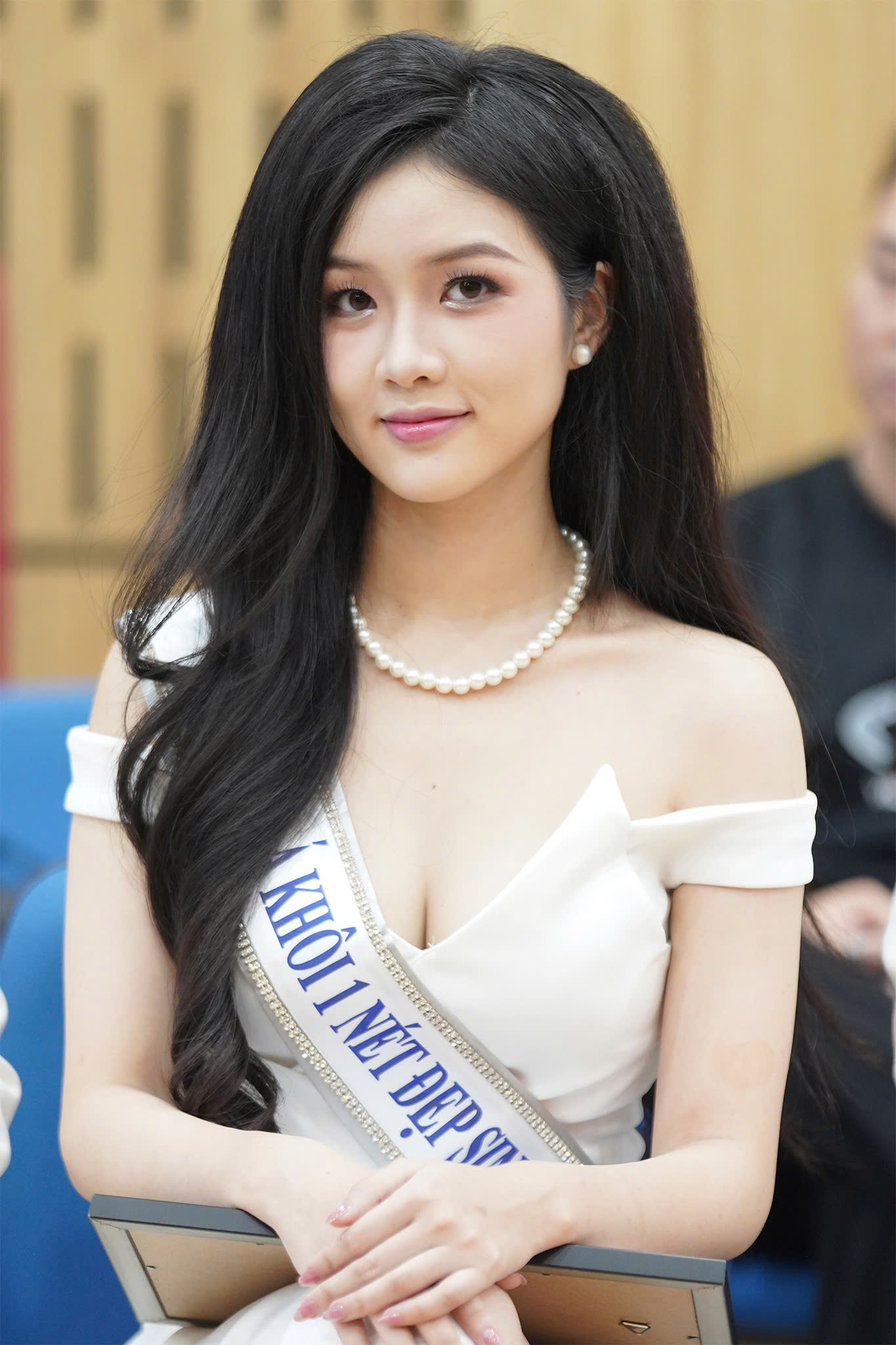 "Vương miện Hoa hậu Việt Nam là giấc mơ của rất nhiều cô gái Việt Nam. Đó không chỉ là danh hiệu mà còn là trọng trách lan toả giá trị tích cực và cống hiến cho cộng đồng", cô chia sẻ. "Vương miện Hoa hậu Việt Nam là giấc mơ của rất nhiều cô gái Việt Nam. Đó không chỉ là danh hiệu mà còn là trọng trách lan toả giá trị tích cực và cống hiến cho cộng đồng", cô chia sẻ.