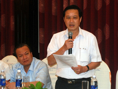 Ông Trần Văn Trường, chủ tịch UBND huyện Hòa Vang, phát biểu tại hội thảo xây dựng tiêu chí đánh giá kết quả làm việc của lãnh đạo. Ảnh: Hữu Khá