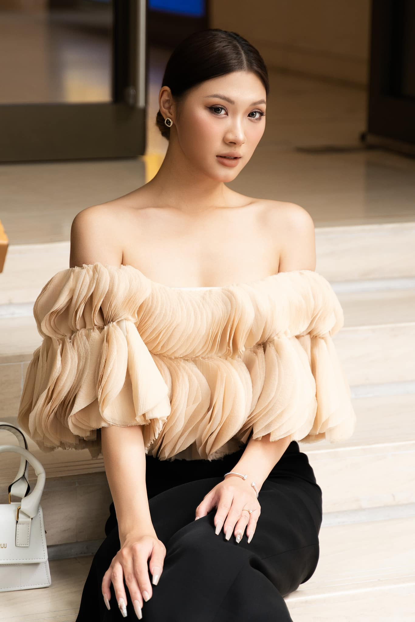 "Tôi mong muốn dùng tiếng nói và hình ảnh của mình để truyền cảm hứng, đặc biệt là đến các bạn trẻ, về sự tự tin, quyết tâm và lòng nhân ái", cô chia sẻ.