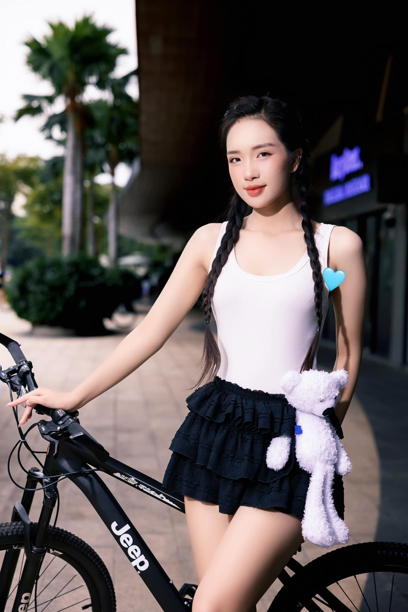 Giang Thanh hiện là người mẫu tự do và cô mong muốn trau dồi bản thân để hướng tới nghề nghiệp là thuyết minh viên.