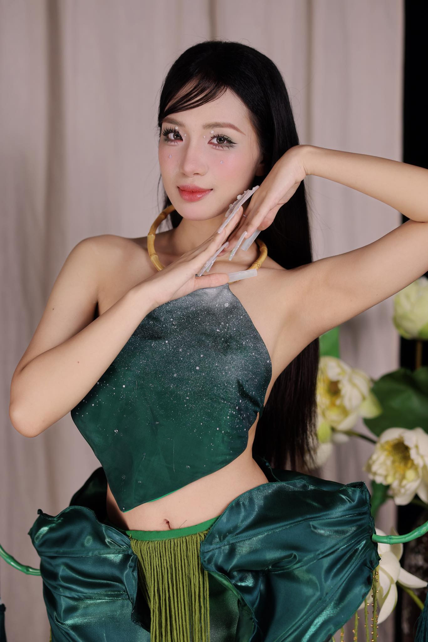 Giang Thanh cho rằng để giữ dáng phải có sức khỏe. Cô tập luyện cầu lông để rèn luyện vóc dáng. Bên cạnh đó, cô có năng khiếu về múa.