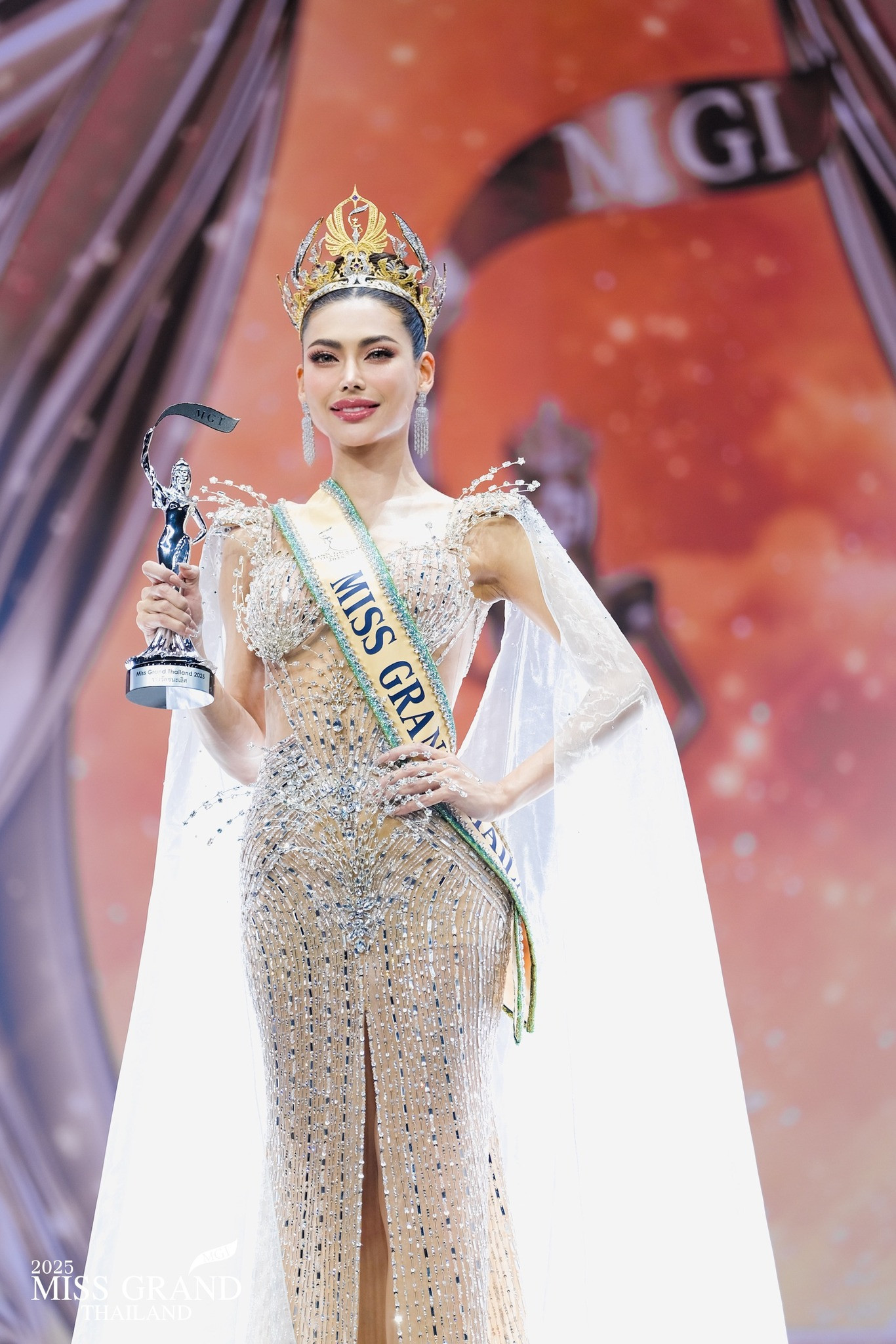 Đại diện tỉnh Phuket - Sarunrat Puagpipat - đã đăng quang ngôi vị Hoa hậu Hòa bình Thái Lan 2025. Đại diện tỉnh Phuket - Sarunrat Puagpipat - đã đăng quang ngôi vị Hoa hậu Hòa bình Thái Lan 2025.