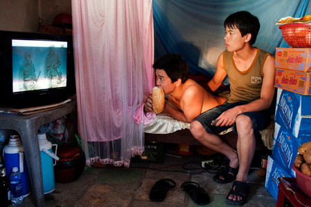 Cặp đôi này yêu nhau được hơn 2 năm. Do công việc nên thỉnh thoảng họ mới được gặp nhau. Họ đã cùng nhau trải qua những xa cách trong tình yêu suốt thời gian dài