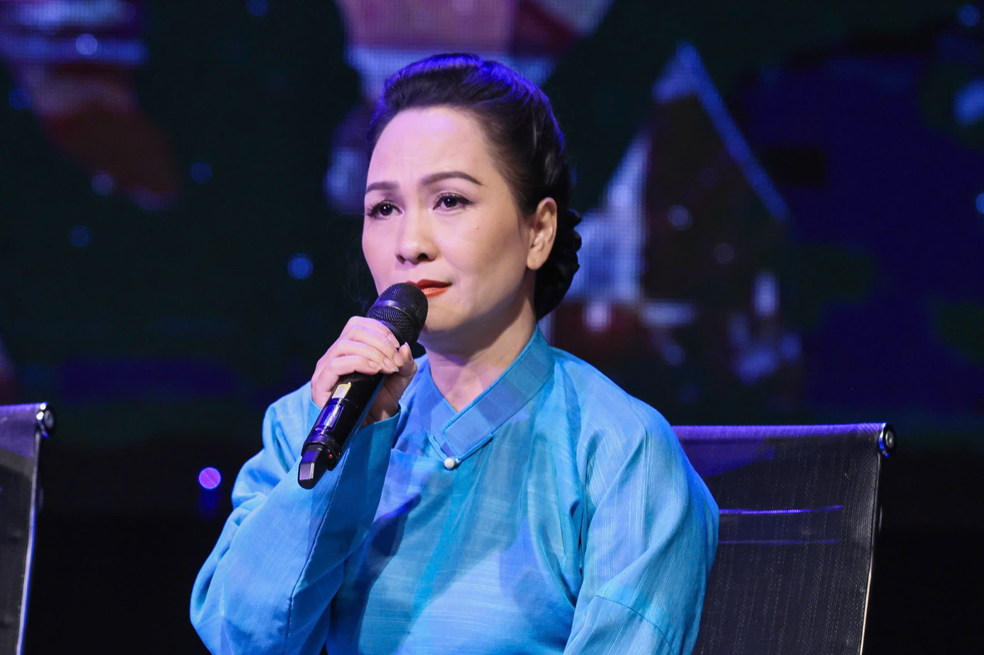 Tổng đạo diễn, NSƯT Cao Ngọc Ánh (trái) và NSƯT Thanh Tâm xúc động chia sẻ về quá trình xây dựng nhạc kịch "Lửa từ đất".