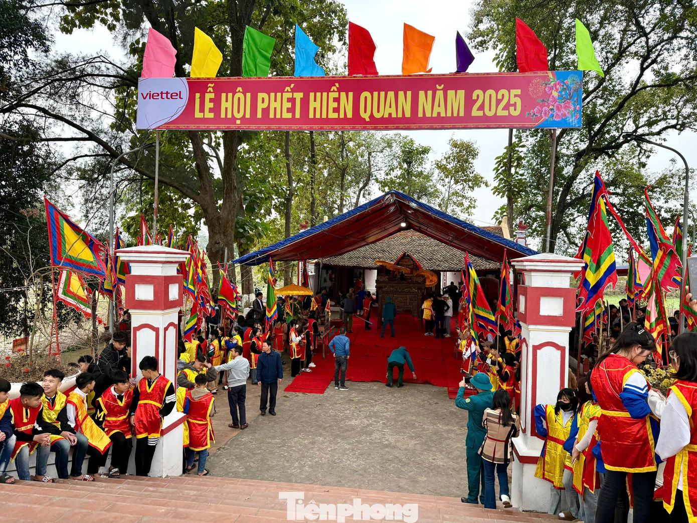 Việc tạm dừng phần cướp phết tại lễ hội Phết Hiền Quan kéo dài từ 2019 đến nay. Dù ngày đầu tiên của hội phết diễn ra vào Chủ nhật (9/2) nhưng khung cảnh đìu hiu khác lạ. Không gian tế lễ diễn ra ở đền khá chật hẹp nhưng trong suốt thời gian diễn ra nghi thức tế lễ, chủ yếu chỉ có người già, trẻ nhỏ dõi theo. Đám thanh niên trai tráng vốn là lực lượng xuất hiện đông đảo nhất tại hội Phết tỏ ra thờ ơ, bởi xã Hiền Quan chủ trương không tổ chức cướp phết.