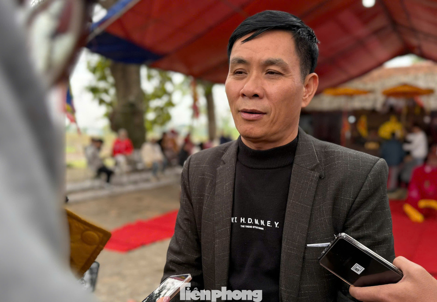 Ông Trần Kim Tuyến - Bí thư Đảng ủy xã Hiền Quan - cho biết dù mới nhận nhiệm vụ 4 tháng nay nhưng đã nắm rõ nỗi trăn trở của nhân dân, mong muốn nhận được sự hỗ trợ của các cấp huyện, tỉnh để tổ chức lễ hội Phết Hiền Quan. “Tôi cũng mong muốn hội đánh phết được tổ chức. Nhưng ngày nay hội phết không chỉ là của người dân Hiền Quan nữa mà của rất đông người dân, du khách khắp nơi háo hức đổ về. Vì vậy, để tổ chức hội phết phải đảm bảo mọi điều kiện về an toàn, lên kịch bản khoa học, khuôn viên đánh phết, cơ sở hạ tầng… Hy vọng thời gian tới với sự chuẩn bị kỹ lưỡng, bài bản, hội đánh phết Hiền Quan năm 2026 được diễn ra”, ông Trần Kim Tuyến nói.