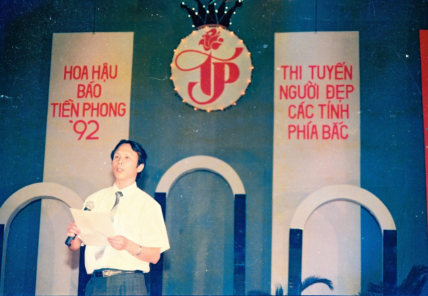 Nhà báo Dương Xuân Nam khởi xướng cuộc thi hoa hậu đầu tiên của nước Việt Nam thống nhất. Nhà báo Dương Xuân Nam khởi xướng cuộc thi hoa hậu đầu tiên của nước Việt Nam thống nhất.