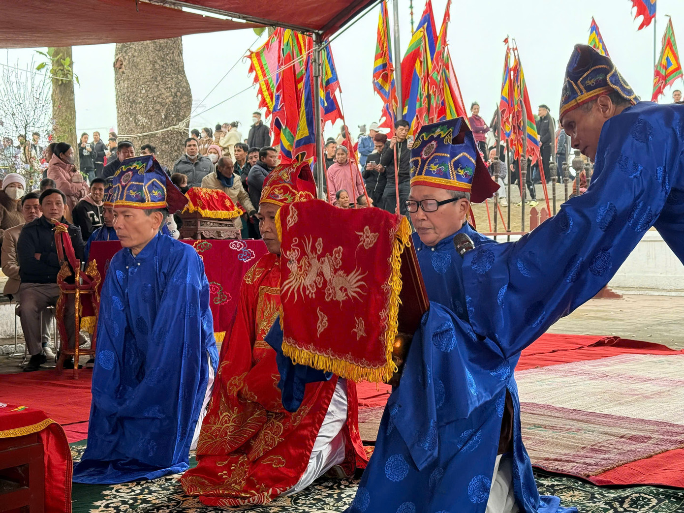 Sau phần tế lễ, các quả phết được rước về đình. Chiều 13 tháng Giêng (10/2), lễ hội Phết Hiền Quan tiếp tục diễn ra với các nghi thức rước, tế lễ tuy nhiên số phận các quả phết vẫn được đông đảo người dân quan tâm. Bởi người dân Hiền Quan cho rằng khi quả phết "không bay lên" đồng nghĩa với một năm kém suôn sẻ.