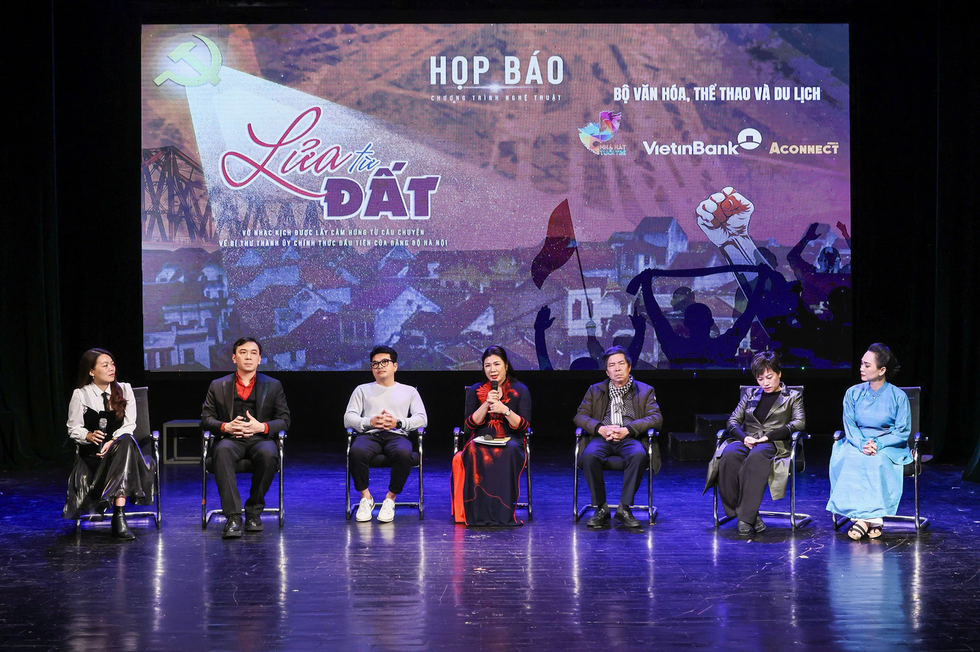 Ngân hàng TMCP Công thương Việt Nam (VietinBank) là đơn vị đồng hành tài trợ kinh phí xây dựng nhạc kịch "Lửa từ đất".