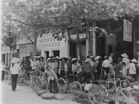 Những bức ảnh về một Hà Nội thời bao cấp của John Ramsden