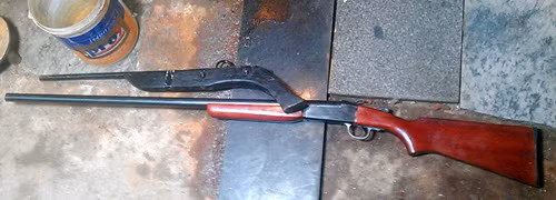 Hai khẩu súng thu được tại xưởng