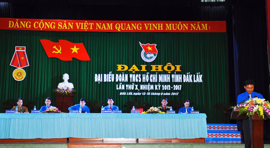 Trình bày báo cáo Chính trị tại Đại hội