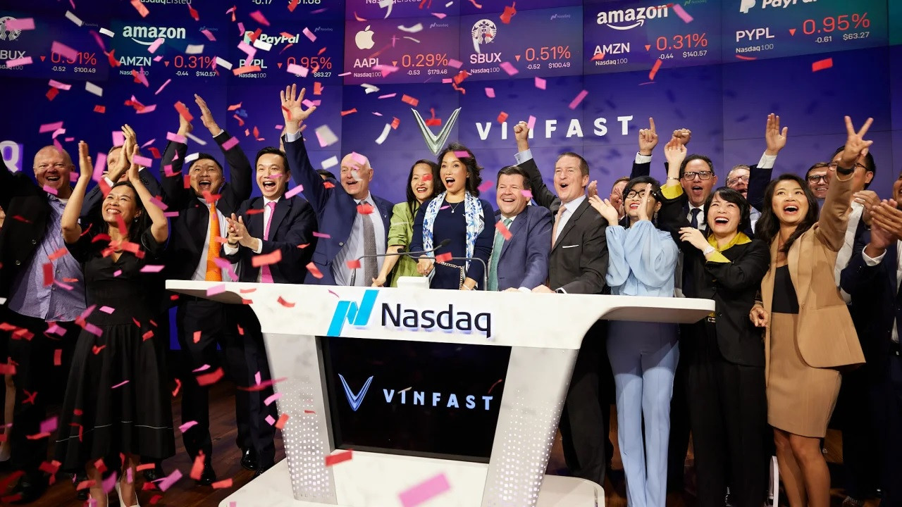 Vinfast vừa niêm yết trên Nasdaq Global Select Market, cũng là sàn VNG nộp hồ sơ IPO. Vinfast vừa niêm yết trên Nasdaq Global Select Market, cũng là sàn VNG nộp hồ sơ IPO.