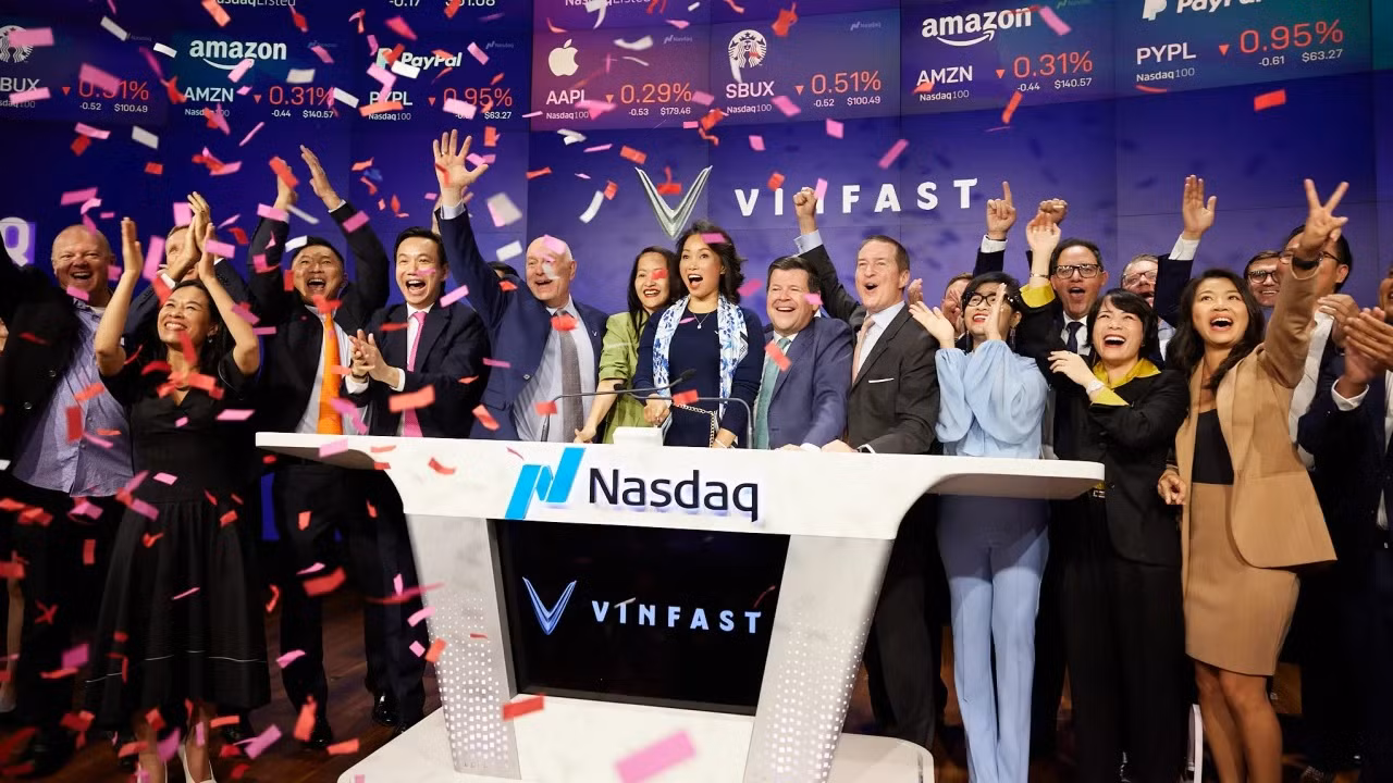 Vinfast vừa niêm yết trên Nasdaq Global Select Market, cũng là sàn VNG nộp hồ sơ IPO. Vinfast vừa niêm yết trên Nasdaq Global Select Market, cũng là sàn VNG nộp hồ sơ IPO.