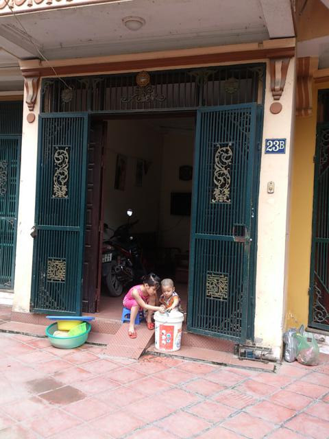 Tình trạng bãi rác tồn tại nhiều năm trong khu dân cư ảnh hưởng rất xấu đến sức khỏe và sinh họat của nhiều gia đình, nhất là nhà có các cụ già và trẻ nhỏ . Tình trạng bãi rác tồn tại nhiều năm trong khu dân cư ảnh hưởng rất xấu đến sức khỏe và sinh họat của nhiều gia đình, nhất là nhà có các cụ già và trẻ nhỏ