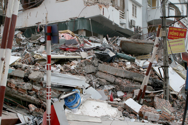 Đè bẹp cả biển chỉ dẫn