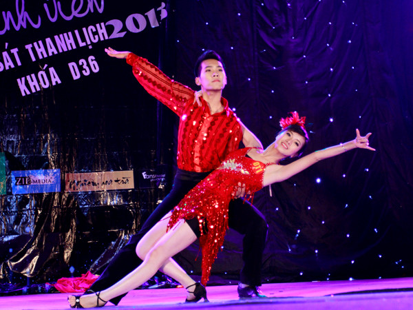 Đêm thi còn sôi động với tiết mục khiêu vũ thể thao