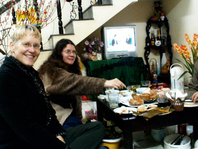 Mary Croy và Tracy ăn Tết Việt Nam. Mary Croy và Tracy ăn Tết Việt Nam