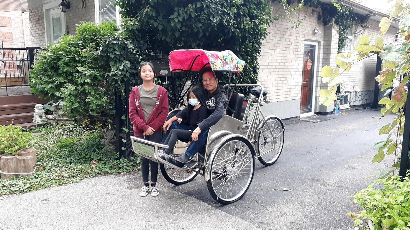 Chế Linh bên các cháu.