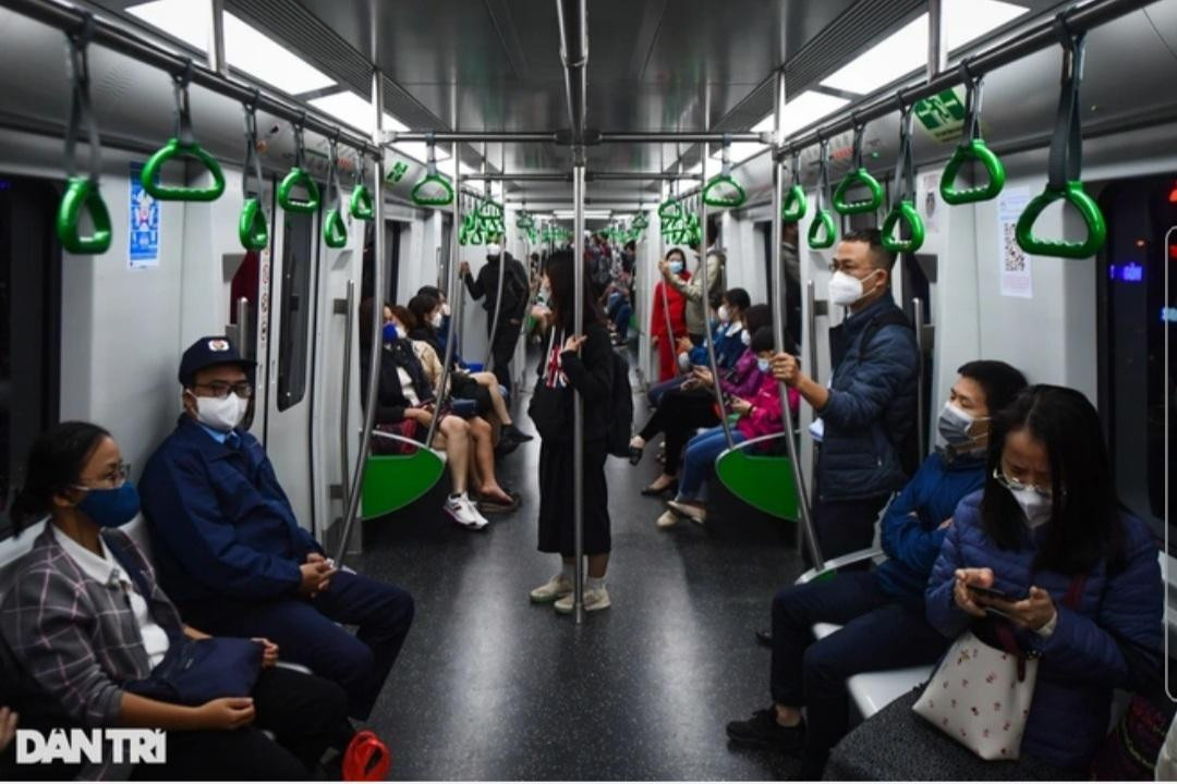 Mỗi ngày bình quân có 16.146 hành khách đi tàu điện Cát Linh - Hà Đông (Ảnh: Mạnh Quân).