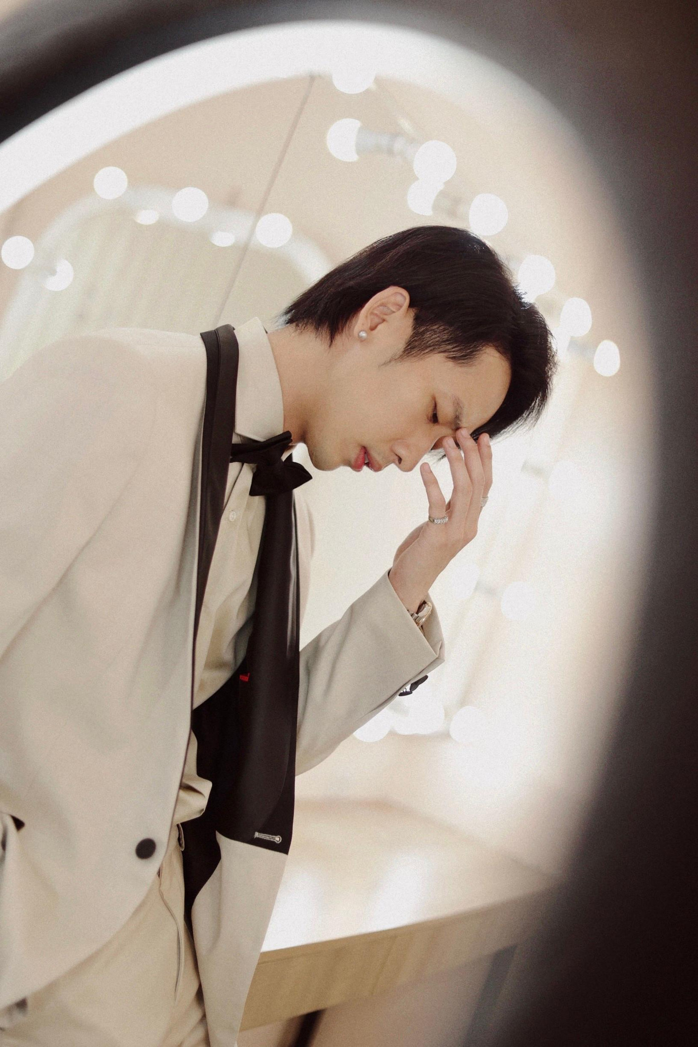 Tuấn Trần được khán giả đánh giá tích cực với vai Quắn. Ảnh: NVCC.