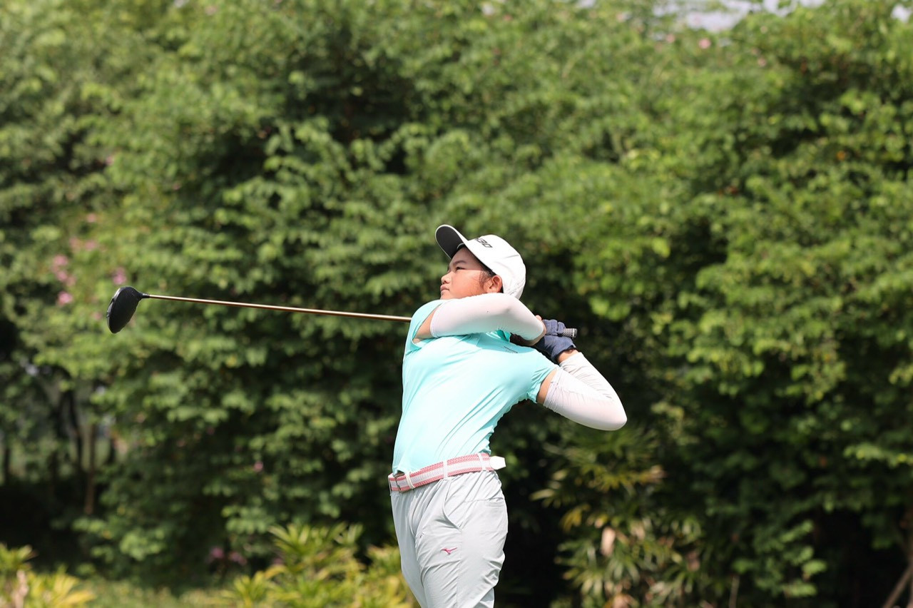 Nguyễn Bảo Châu thực hiện cú phát bóng đầu tiên. Nguyễn Bảo Châu vô địch chặng 4 U12 nữ VGA Junior Tour 2023. Nguyễn Bảo Châu thực hiện cú phát bóng đầu tiên. Nguyễn Bảo Châu vô địch chặng 4 U12 nữ VGA Junior Tour 2023.