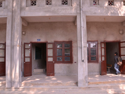 Lớp 1C – nơi xảy ra sự cố rơi vữa trần nhà, khiến bốn cô trò bị thương. Ảnh: Đại Huệ