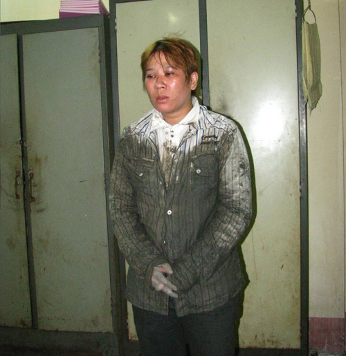 Đối tượng Nguyễn Thị Xuân Dung (36 tuổi) tại trụ sở công an - Ảnh: Hoàng Lộc