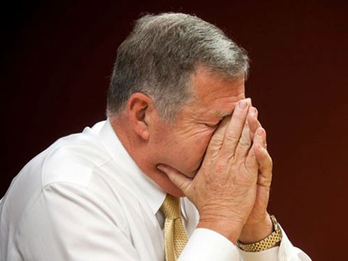 Rev. Jim Moats thừa nhận đã nói dối về chuyện mình là thành viên của SEAL và tham chiến ở Việt Nam. Rev. Jim Moats thừa nhận đã nói dối về chuyện mình là thành viên của SEAL và tham chiến ở Việt Nam