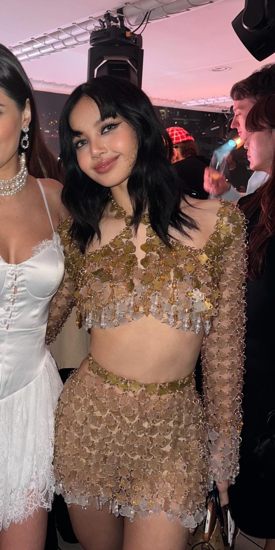 Lisa mặc váy xuyên thấu gợi cảm tại sự kiện do công ty bạn trai tổ chức. Ảnh: X. Lisa mặc váy xuyên thấu gợi cảm tại sự kiện do công ty bạn trai tổ chức. Ảnh: X.