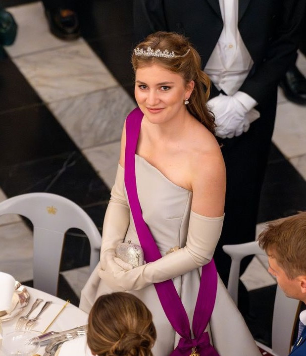 Công chúa Elisabeth (SN 2001) là con cả trong số 4 người con (hai gái và hai trai) của Vua Philippe và Hoàng hậu Mathilde. Kể từ năm 1991, pháp luật Bỉ quy định vương vị được truyền cho con cả, bất kể là con trai hay con gái. Sau khi cha lên ngôi vào năm 2013, cô giữ tước hiệu Nữ công tước xứ Brabant.