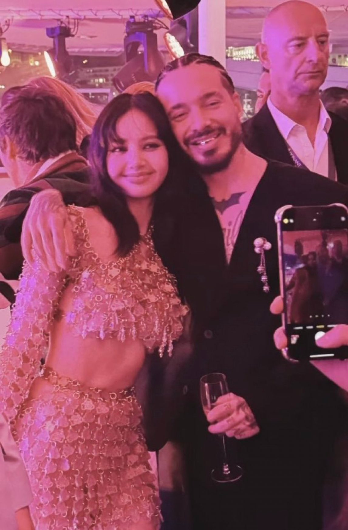 Lisa thân thiết với J Balvin. Ảnh: X. Lisa thân thiết với J Balvin. Ảnh: X.