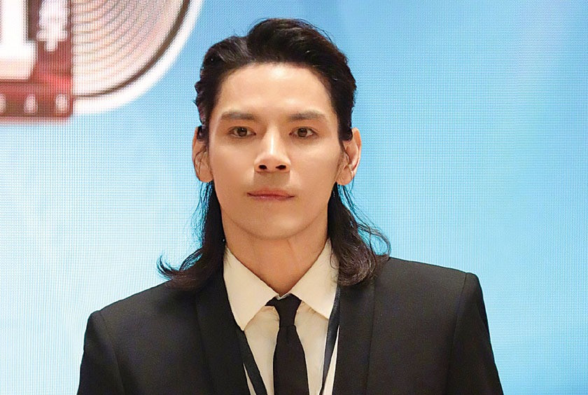 Hướng Tả đăng bài đuổi Seungri ra khỏi Hong Kong trên trang cá nhân. Hướng Tả đăng bài đuổi Seungri ra khỏi Hong Kong trên trang cá nhân.