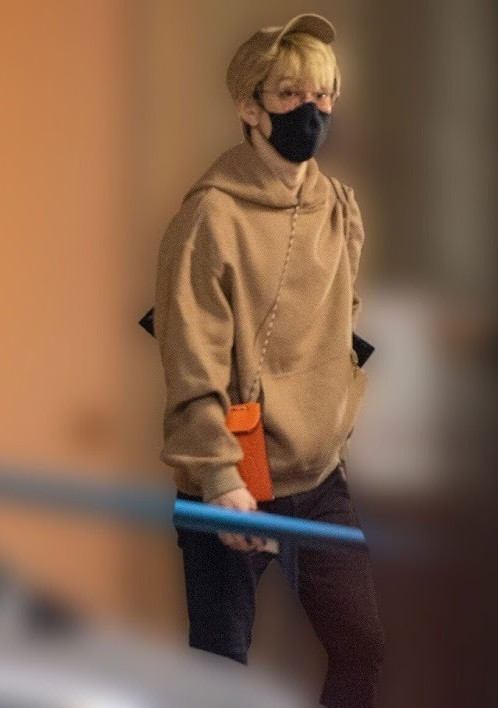 Sumire và Yokoyama You bị bắt gặp rời khách sạn cùng thời điểm. Sumire và Yokoyama You bị bắt gặp rời khách sạn cùng thời điểm.