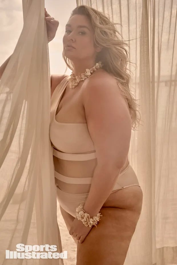 “Tôi tự hào là một phần của SI Swimsuit. Tôi tự hào về toàn thể công ty, về dấu ấn mà họ đã và sẽ tạo ra đối với xã hội. Từ thực sự bao hàm tất cả cảm xúc của tôi là tự hào”, mẫu ngoại cỡ bộc bạch. “Tôi tự hào là một phần của SI Swimsuit. Tôi tự hào về toàn thể công ty, về dấu ấn mà họ đã và sẽ tạo ra đối với xã hội. Từ thực sự bao hàm tất cả cảm xúc của tôi là tự hào”, mẫu ngoại cỡ bộc bạch.