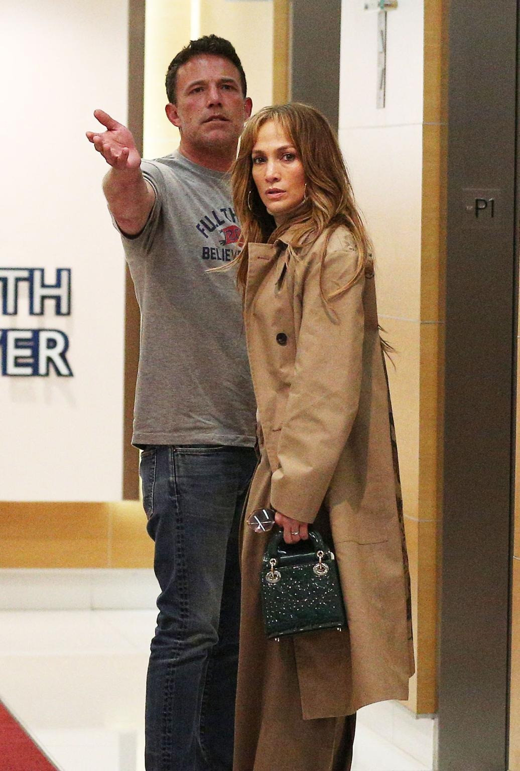 Jennifer Lopez và Ben Affleck xuất hiện cùng nhau giữa nghi vấn chia tay. Ảnh: Mega. Jennifer Lopez và Ben Affleck xuất hiện cùng nhau giữa nghi vấn chia tay. Ảnh: Mega.
