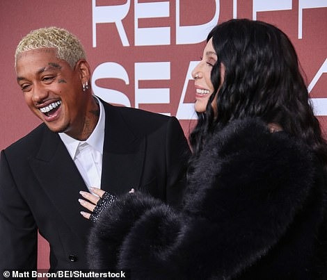 Hai người không ngại thể hiện tình cảm trước ống kính khi trao nhau nụ hôn ngọt ngào. Ảnh: Shutterstock.