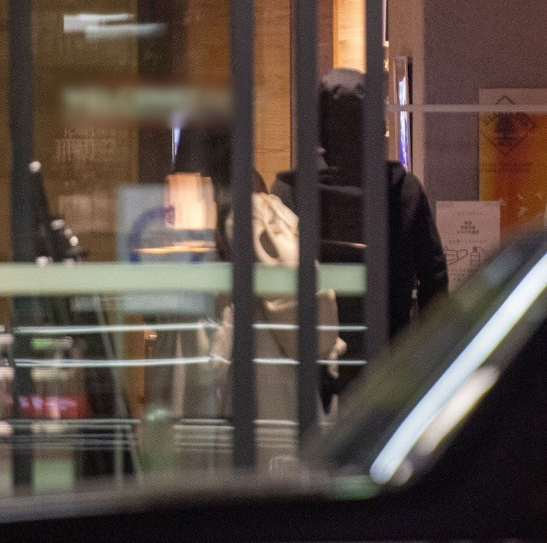 Gần một tuần sau, người đẹp sinh năm 2000 lại được thấy đi cùng Fukumoto Taisei. Gần một tuần sau, người đẹp sinh năm 2000 lại được thấy đi cùng Fukumoto Taisei.