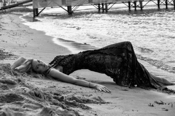 Martha Hunt phô đường cong thần vệ nữ khiến người xem mê mẩn ảnh 4